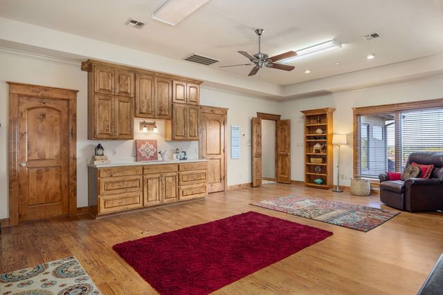 2121 Landmark Lane, Kerrville, TX 78028