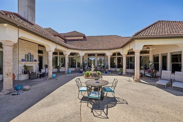 2121 Landmark Lane, Kerrville, TX 78028