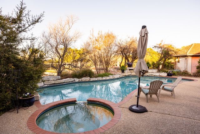 2121 Landmark Lane, Kerrville, TX 78028