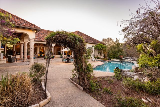 2121 Landmark Lane, Kerrville, TX 78028