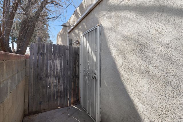 4032 Comanche Road NE, Albuquerque, NM 87110