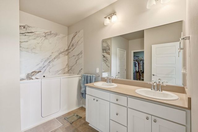 8013 S Fruitvale Ln, Cheney, WA 99004