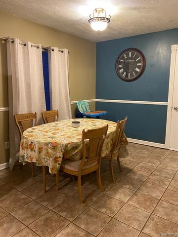 24404 Simmons Drive, Novi, MI 48374