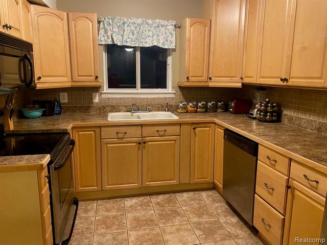 24404 Simmons Drive, Novi, MI 48374