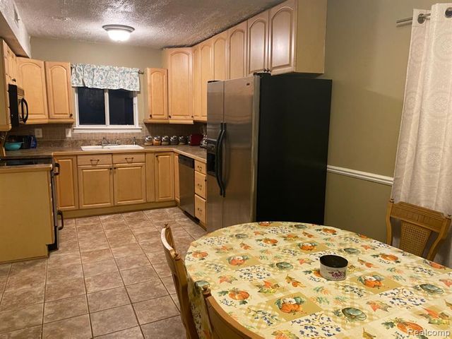 24404 Simmons Drive, Novi, MI 48374