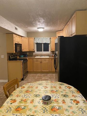 24404 Simmons Drive, Novi, MI 48374