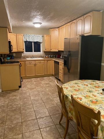 24404 Simmons Drive, Novi, MI 48374