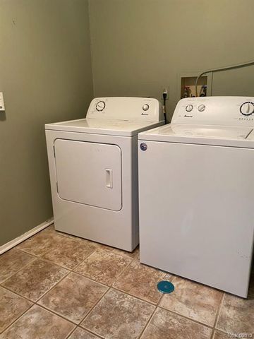 24404 Simmons Drive, Novi, MI 48374