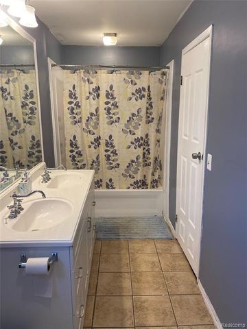 24404 Simmons Drive, Novi, MI 48374