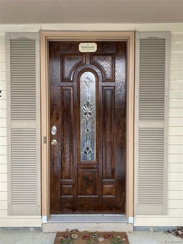 24404 Simmons Drive, Novi, MI 48374