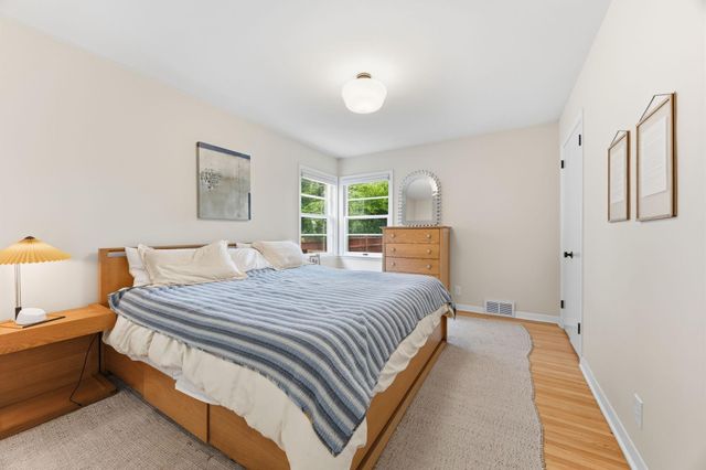 313 Vincent Avenue N, Minneapolis, MN 55405