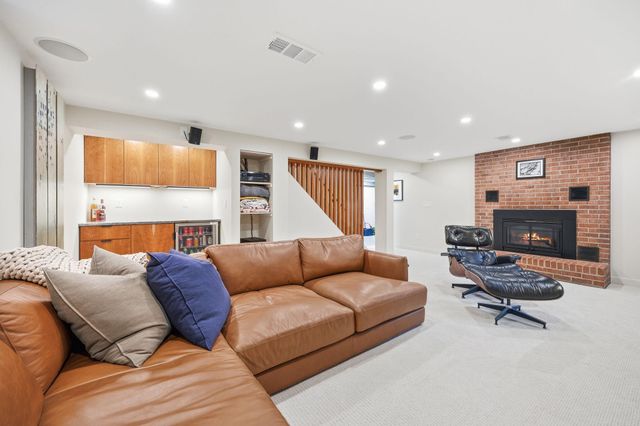 313 Vincent Avenue N, Minneapolis, MN 55405