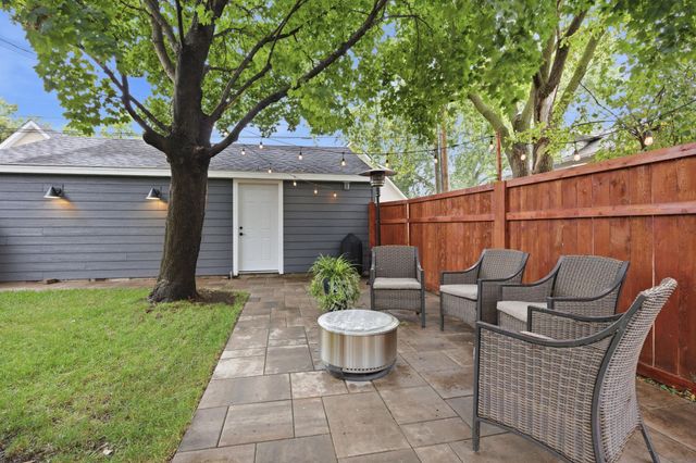 313 Vincent Avenue N, Minneapolis, MN 55405