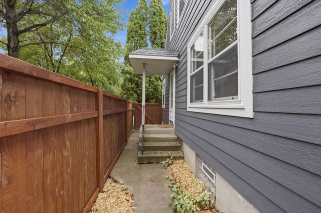 313 Vincent Avenue N, Minneapolis, MN 55405