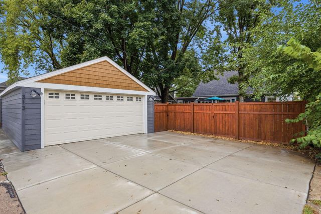 313 Vincent Avenue N, Minneapolis, MN 55405