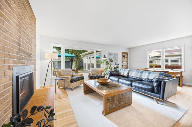 313 Vincent Avenue N, Minneapolis, MN 55405