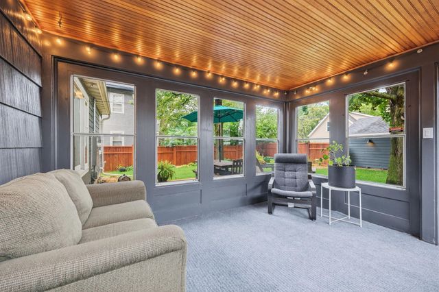 313 Vincent Avenue N, Minneapolis, MN 55405
