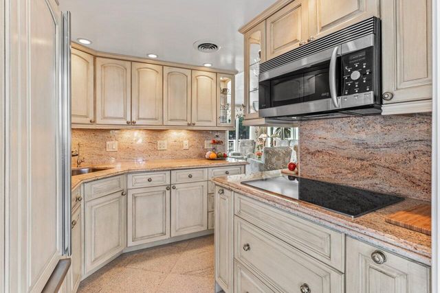 1213 S Ocean Boulevard 2-B, Delray Beach, FL 33483