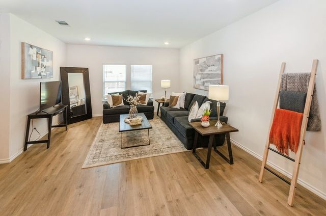 822 Amelia Court, Pilot Point, TX 76258