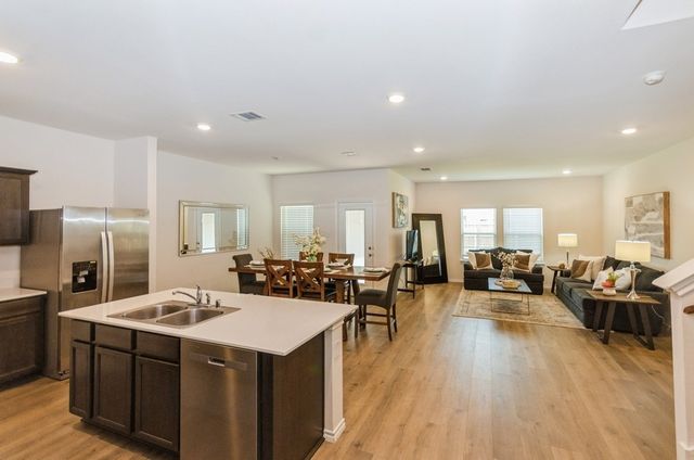 822 Amelia Court, Pilot Point, TX 76258