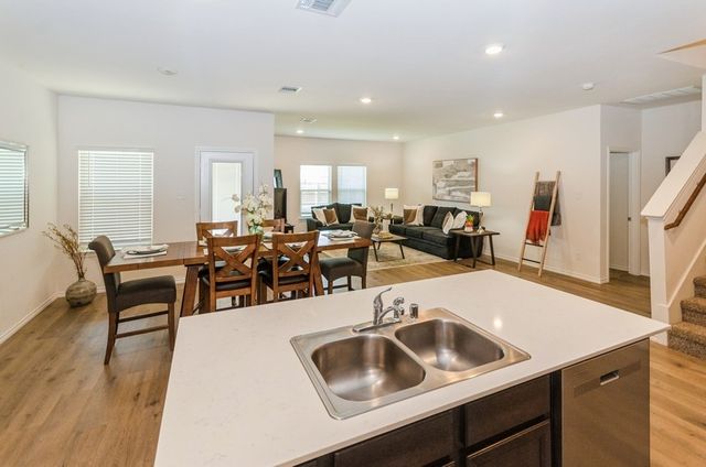 822 Amelia Court, Pilot Point, TX 76258