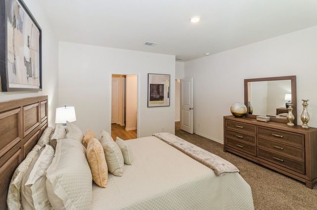 822 Amelia Court, Pilot Point, TX 76258