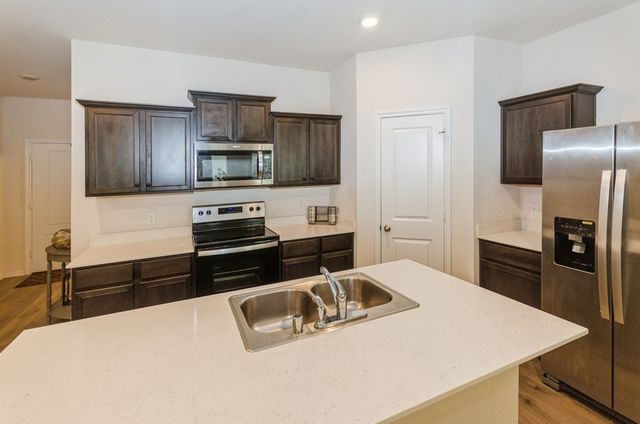 822 Amelia Court, Pilot Point, TX 76258