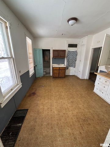 2010 W MALONE Street, Peoria, IL 61605
