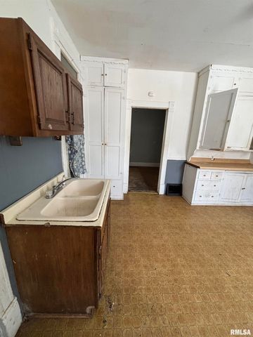 2010 W MALONE Street, Peoria, IL 61605