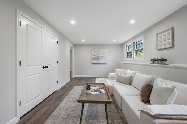 5 Forest Hill Dr, Worcester, MA 01609