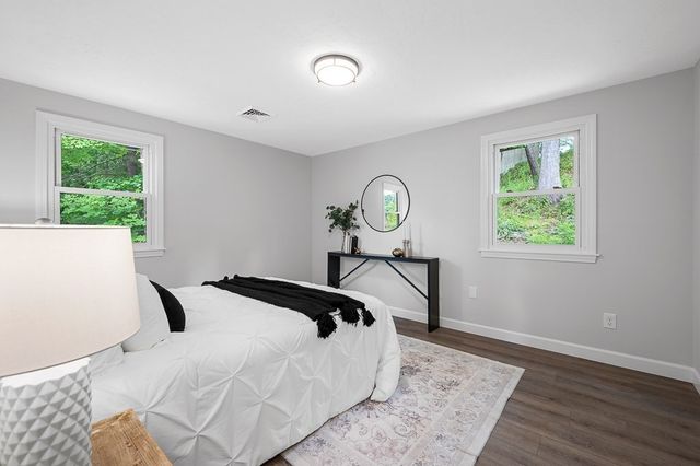 5 Forest Hill Dr, Worcester, MA 01609
