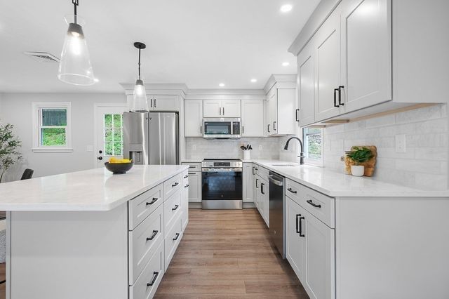 5 Forest Hill Dr, Worcester, MA 01609
