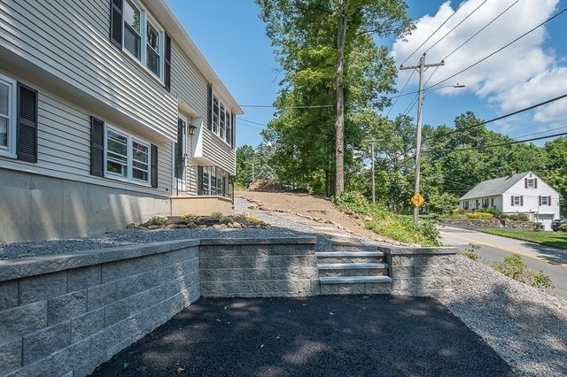 5 Forest Hill Dr, Worcester, MA 01609