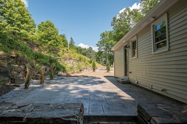 5 Forest Hill Dr, Worcester, MA 01609