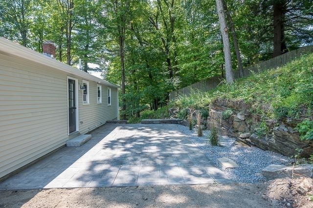 5 Forest Hill Dr, Worcester, MA 01609