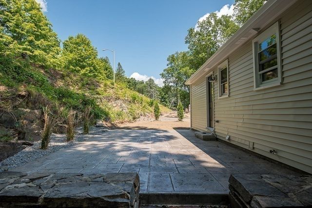 5 Forest Hill Dr, Worcester, MA 01609