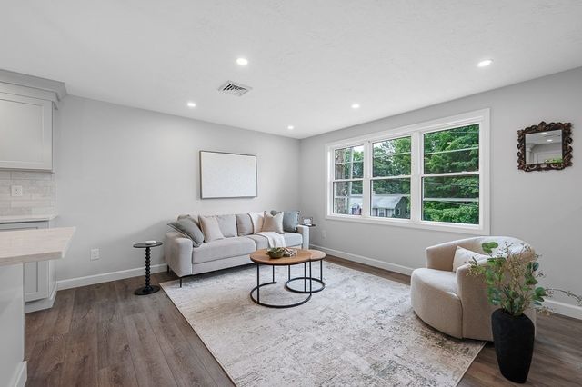 5 Forest Hill Dr, Worcester, MA 01609