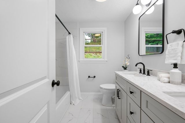 5 Forest Hill Dr, Worcester, MA 01609