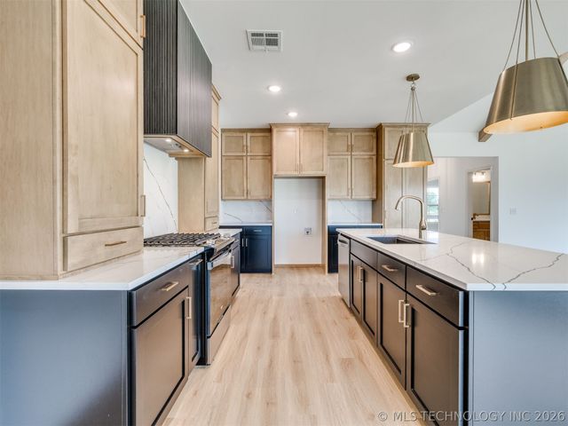 8924 N 78th East Avenue, Owasso, OK 74055