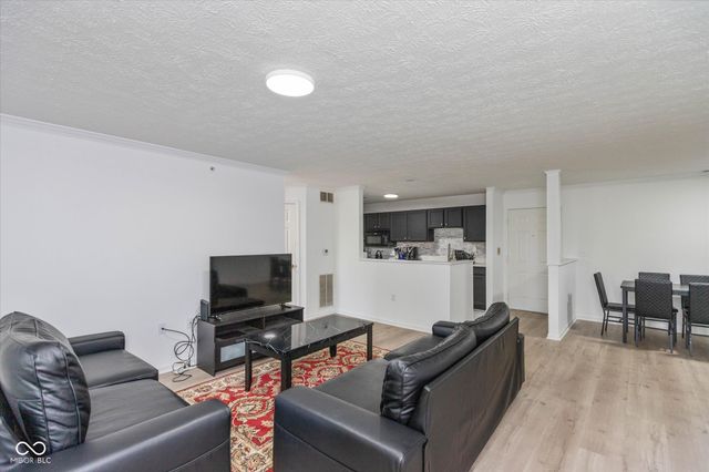 8750 Yardley Court 202, Indianapolis, IN 46268