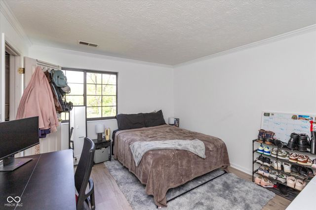 8750 Yardley Court 202, Indianapolis, IN 46268