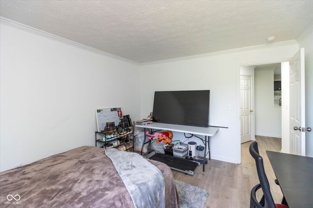 8750 Yardley Court 202, Indianapolis, IN 46268
