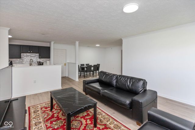8750 Yardley Court 202, Indianapolis, IN 46268