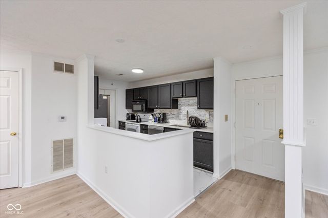 8750 Yardley Court 202, Indianapolis, IN 46268