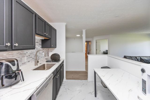 8750 Yardley Court 202, Indianapolis, IN 46268