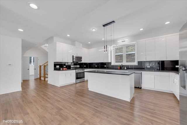 615 Harper Drive, Algonquin, IL 60102