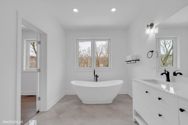 615 Harper Drive, Algonquin, IL 60102