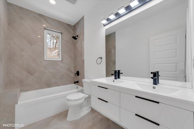 615 Harper Drive, Algonquin, IL 60102