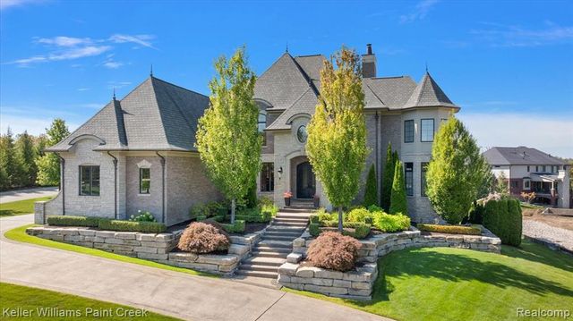 4838 Pinecrest Court, Rochester, MI 48306
