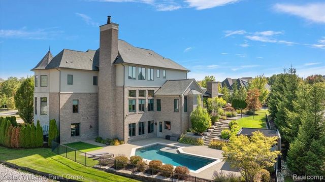 4838 Pinecrest Court, Rochester, MI 48306